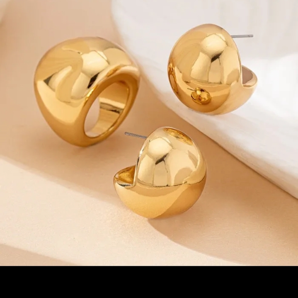 Elegant Gold Women's Jewelry Set